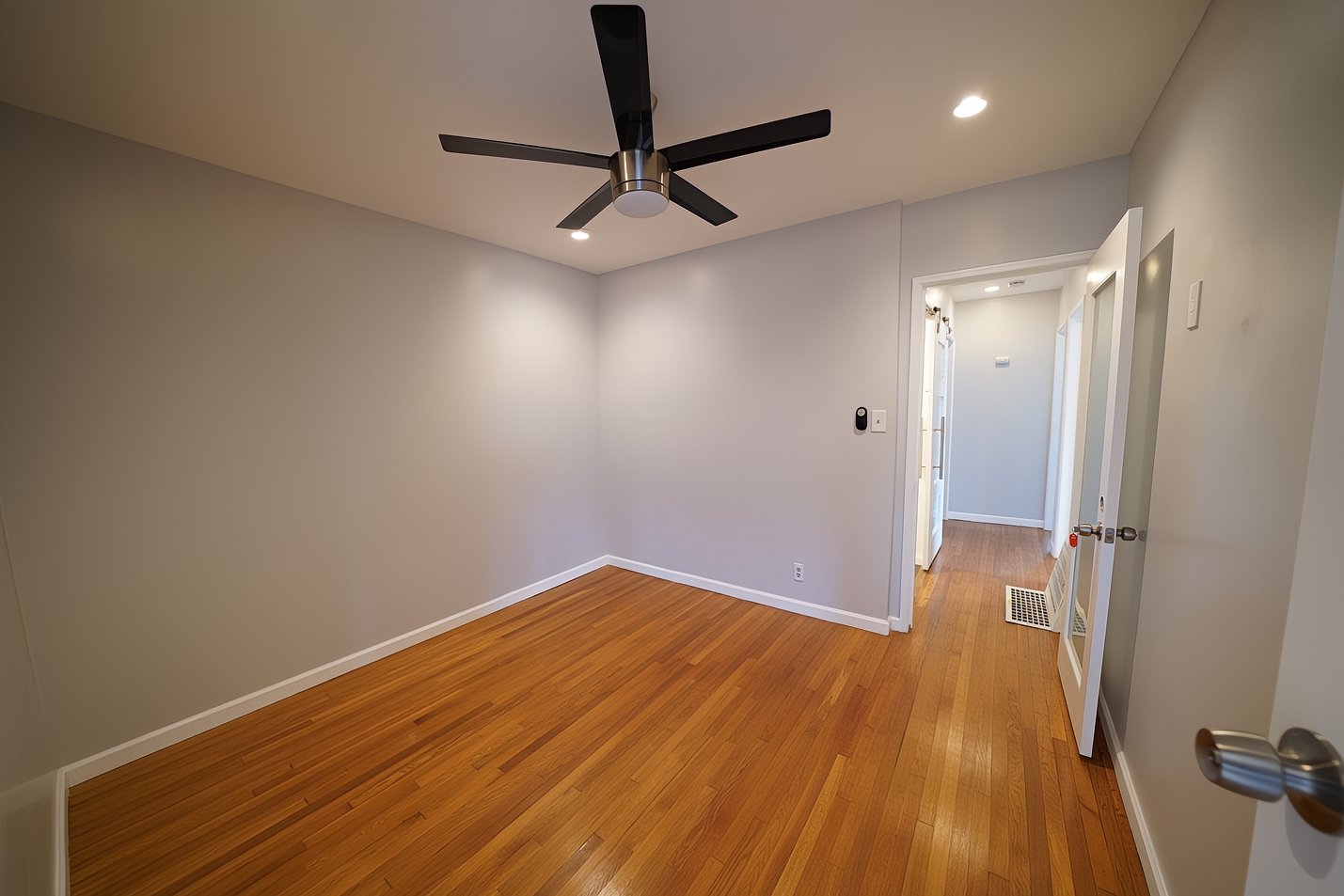 13719 S San Pedro , Los Angeles 90061